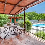 3 Bedroom Cozy Home In Hreljin