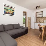 Nice Apartment In Cres With Kitchen