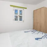 Cozy Home In Sveti Jakov With Kitchen
