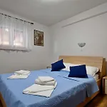 2 Bedroom Nice Apartment In Banjol