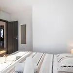 2 Bedroom Nice Apartment In Dramalj