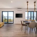 2 Bedroom Nice Apartment In Dramalj