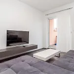 Gorgeous Apartment In Kampor With Kitchen