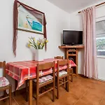 Beautiful Apartment In Supetarska Draga With Wifi