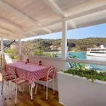Beautiful Apartment In Supetarska Draga With Wifi