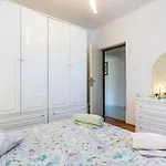 2 Bedroom Nice Apartment In Viskovo