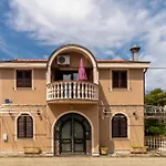 2 Bedroom Lovely Apartment In Jadranovo