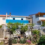 Cozy Home In Palit With Kitchen
