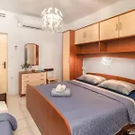 Amazing Apartment In Supetarska Draga With Wifi