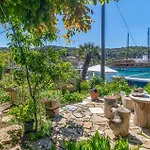 Amazing Apartment In Supetarska Draga With Wifi