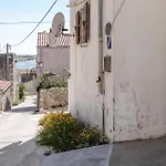 Awesome Apartment In Unije With Wifi