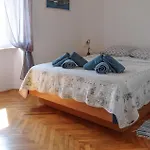Awesome Apartment In Unije With Wifi
