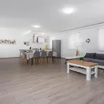 4 Bedroom Amazing Home In Kras