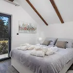 4 Bedroom Cozy Home In Benkovac Fuzinski
