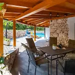 Stunning Home In Sveti Vid Dobrinjski