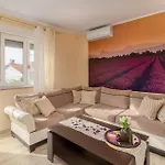 Cozy Apartment In Vrh Martinscice With Kitchen