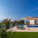 Pet Friendly Apartment In Malinska With Jacuzzi