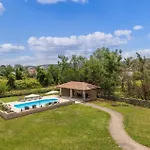 4 Bedroom Stunning Home In Lopar