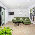 3 Bedroom Lovely Home In Jurdani