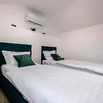 4 Bedroom Beautiful Home In Mundanije