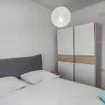 3 Bedroom Amazing Apartment In Novi Vinodolski