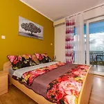Luxurious Apartment In Dramalj With Swimming Pool