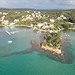 Villa Davorka In Supetarska Draga - Haus Fuer 8 Personen