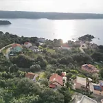 Villa Davorka In Supetarska Draga - Haus Fuer 8 Personen