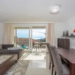 Stunning Apartment In Icici With Kitchen