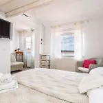 3 Bedroom Lovely Home In Rab