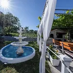 Apartments Mig - With Beautiful Garden