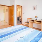 Apartment And Rooms Luka