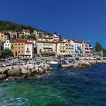 Beach Front Apartment In Moscenicka Draga