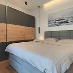 Bright And Spacious Stay With Private Parking In Crikvenica