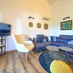 Elegant And Vibrant Apartment With Terrace And Sea View