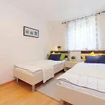 2 Bedroom Nice Apartment In Crikvenica