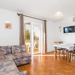 2 Bedroom Stunning Apartment In Rab