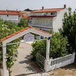 Apartments With A Parking Space Palit, Rab - 4990