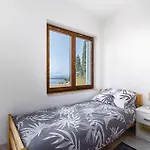 Gorgeous Home In Smokvica With Wifi