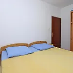 Apartments With A Parking Space Rab - 16082