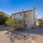 Apartments Villa Padrone With Pool - Perfect For Families!