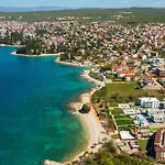 3 Bedroom Beautiful Apartment In Zidarici