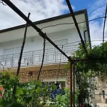 Apartment Rose - Central With Large Terrace And Bbq