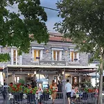 Private Fenced Garden With Bbq Area Only Minutes From The Beach - Urban Secret Kantrida