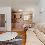 Modernes Apartment Nur 100 Meter Zum Strand Mit Herrlichem Meerblick, Aussendusche, Grill