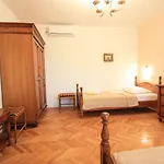 Mediterranes Steinhaus Mit Grosser Terrasse, Aussendusche, Privatpool, Babybett, Waschmaschine