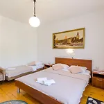 Rustikales Apartment Nur 500 Meter Zum Strand Mit Meerblick, Grillbereich, Wifi