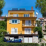 Komfortables Apartment Nur 200 Meter Zum Strand Mit 2 Balkone, Meerblick, Grill