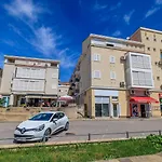 Modernes Apartment Nur 150 Meter Zum Strand Mit Privatparkplatz, Balkon, Waeschetrockner