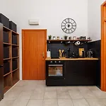 Modernes Apartment Nur 150 Meter Zum Strand Mit Privatparkplatz, Balkon, Waeschetrockner
